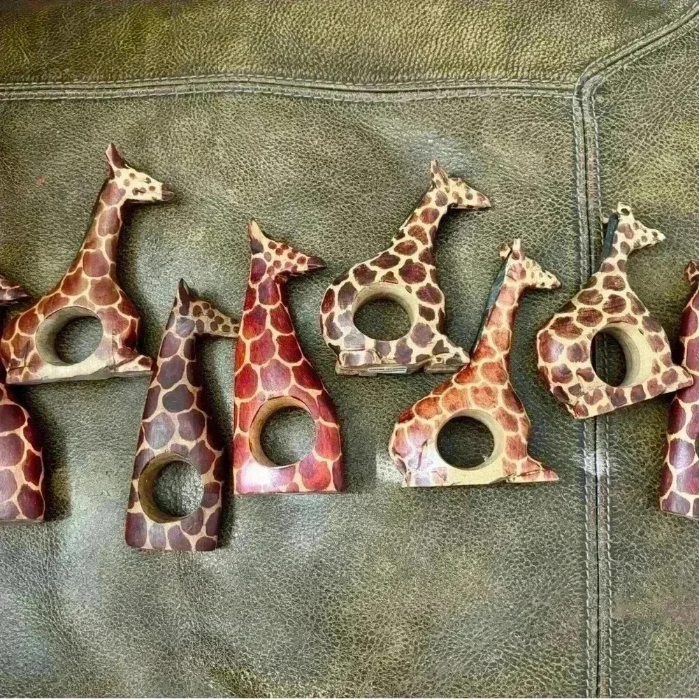 8 Hand carved wood giraffe napkin holders - Picture 2 of 4